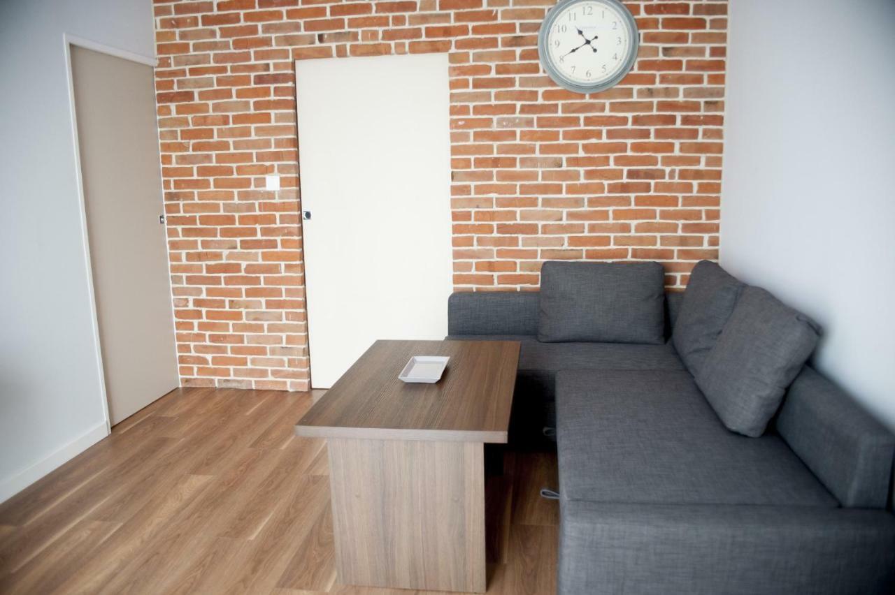 Apartment Flat Bahan